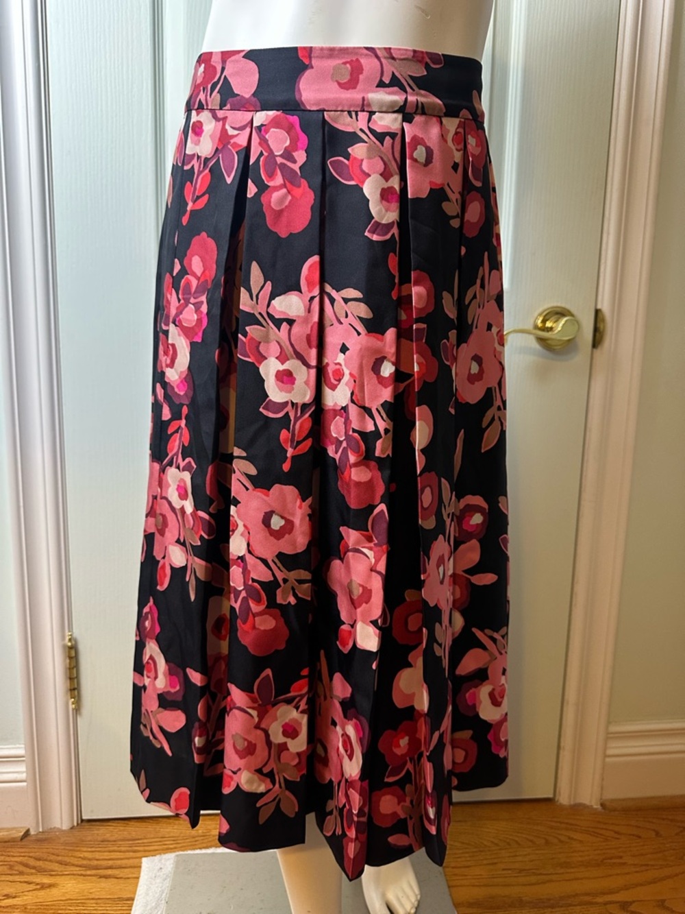 Kate Spade Silk Floral A-Line Skirt with Pink Floral Print Sz 6, Zipper feature